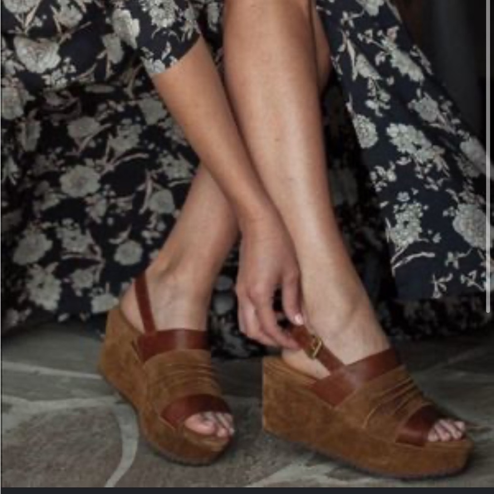Trask suede wedge sandals in Teak size 9
